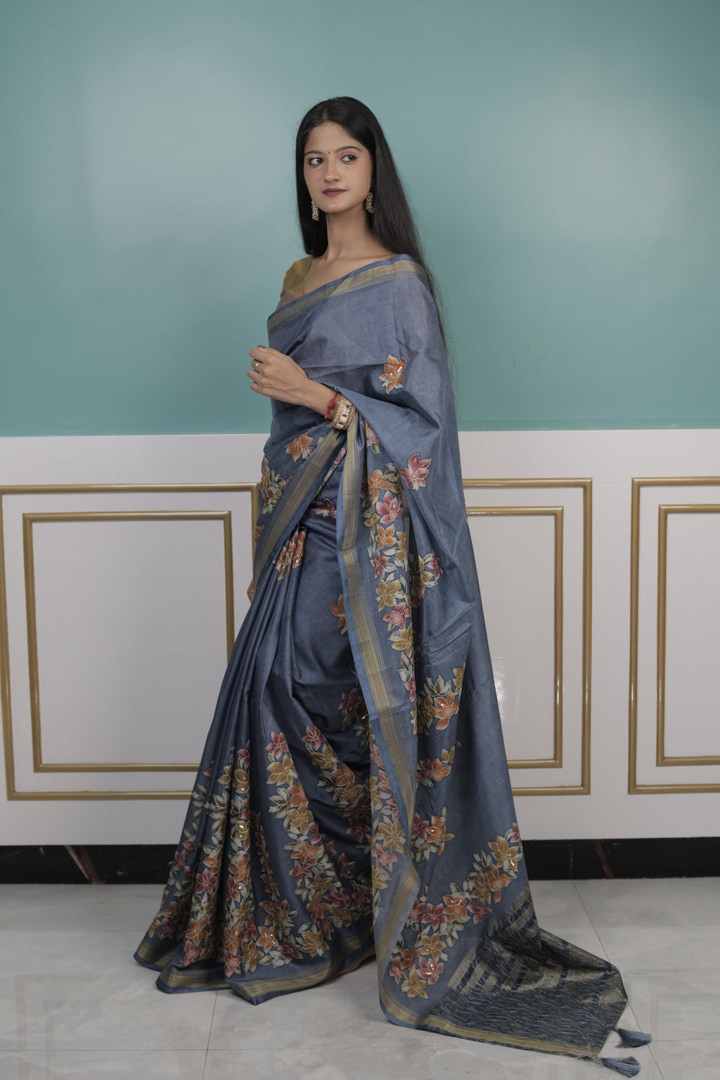 Elegant Floral Printed Sareeuct