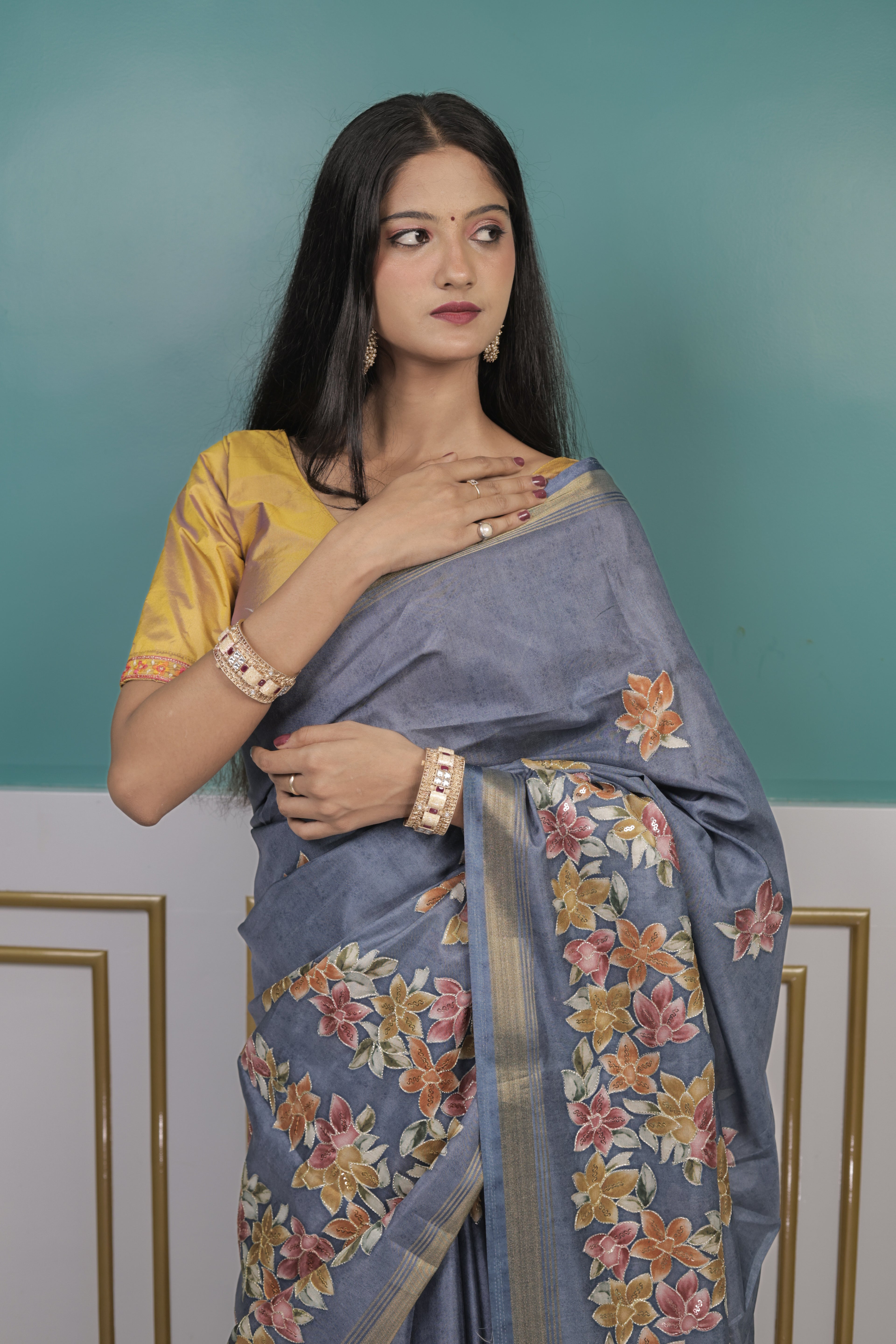 Elegant Floral Printed Sareeuct