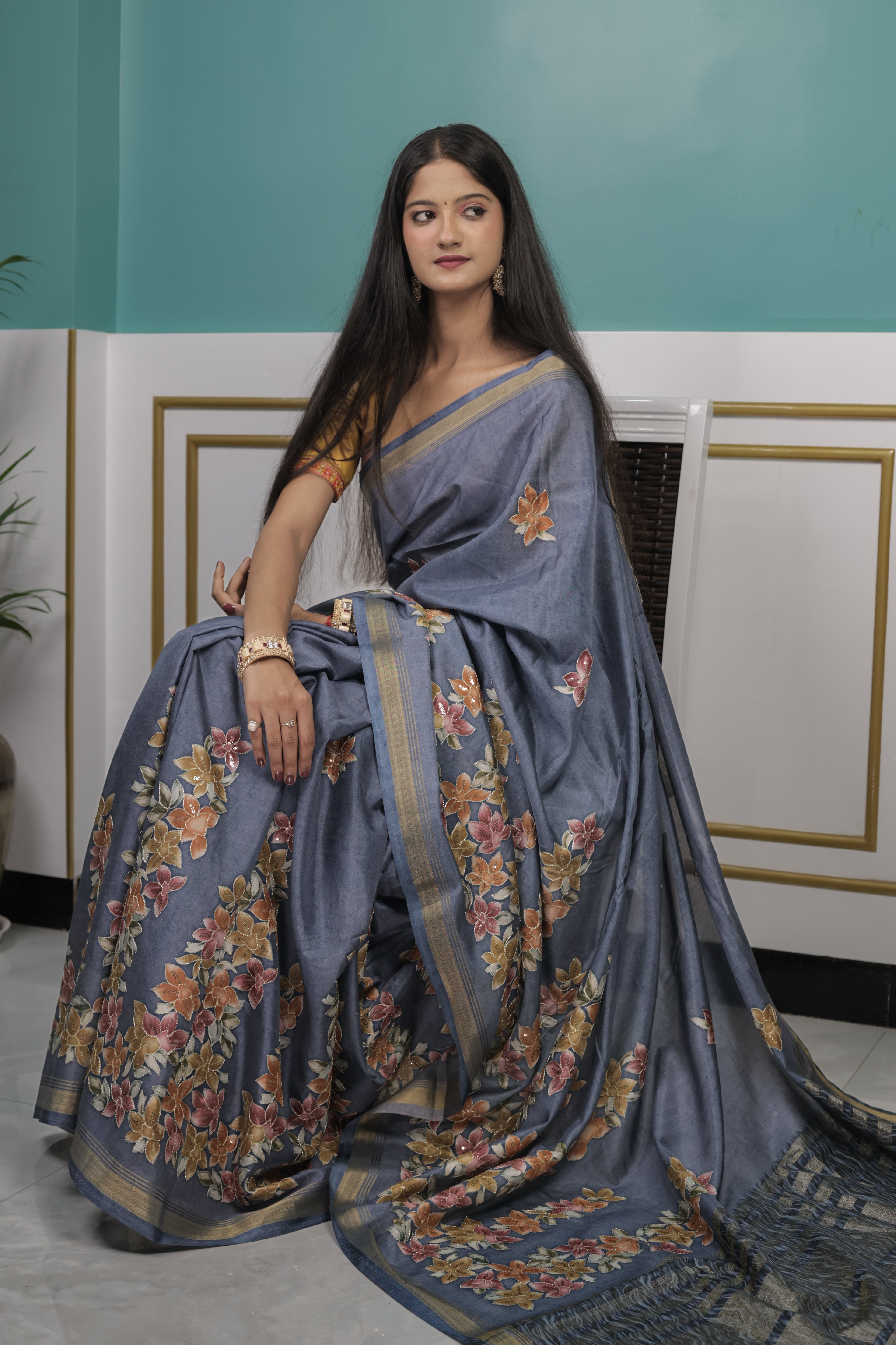 Elegant Floral Printed Sareeuct